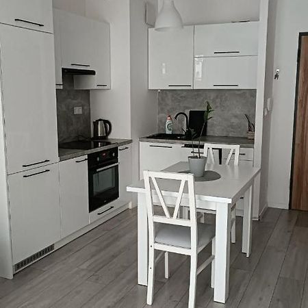 Apartment Z Ogrodkiem Na Warszawskiej Woli Warsaw Exterior photo