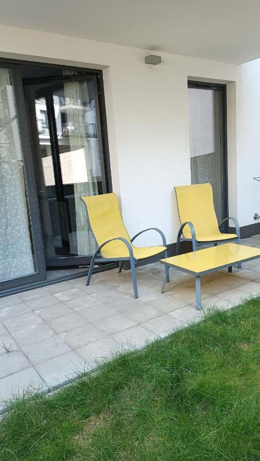 Apartment Z Ogrodkiem Na Warszawskiej Woli Warsaw Exterior photo