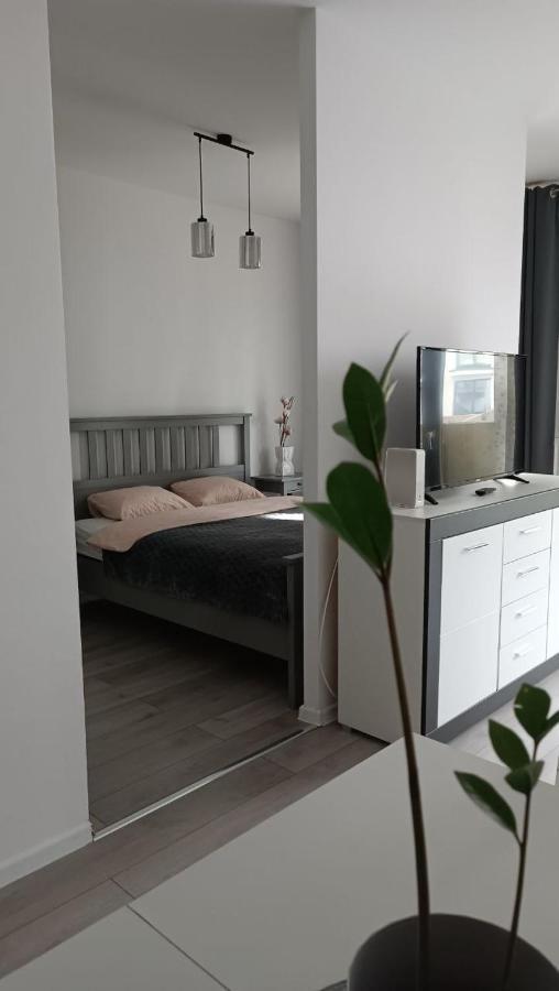 Apartment Z Ogrodkiem Na Warszawskiej Woli Warsaw Exterior photo